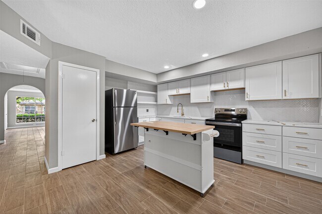 Building Photo - 9231 Baronsmede Dr