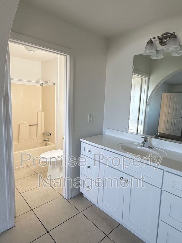 Building Photo - 941 40th St