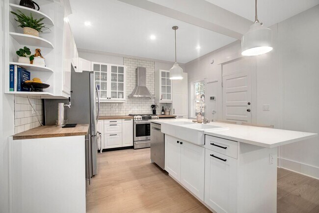 Building Photo - Beautifully Updated Home for Rent | Classic Charm with Modern Upgrades