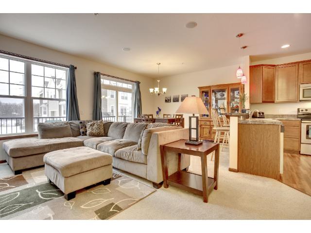 Living area - 11896 Emery Village Dr N
