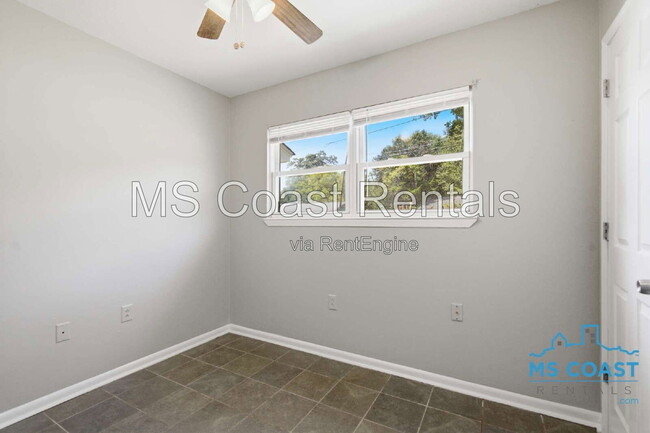 Building Photo - 105 N Ida Ln