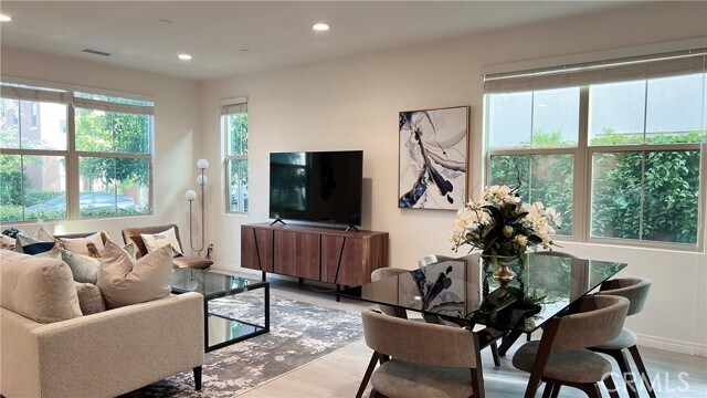 Building Photo - 55 Henson