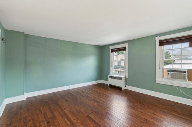 Building Photo - Single Family Home in Berwyn