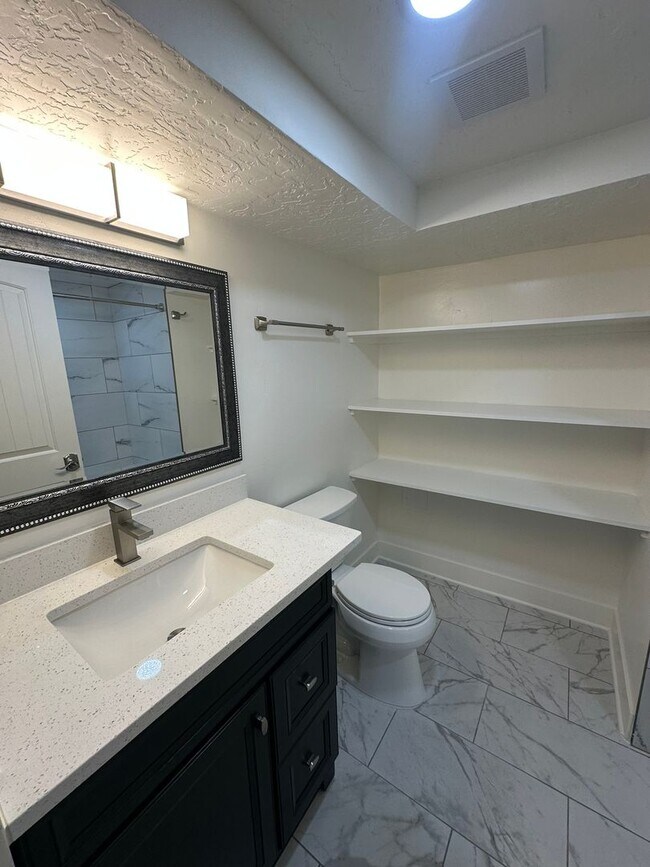 Building Photo - Deposit Moves You In! Modern 4-Bedroom Hom...