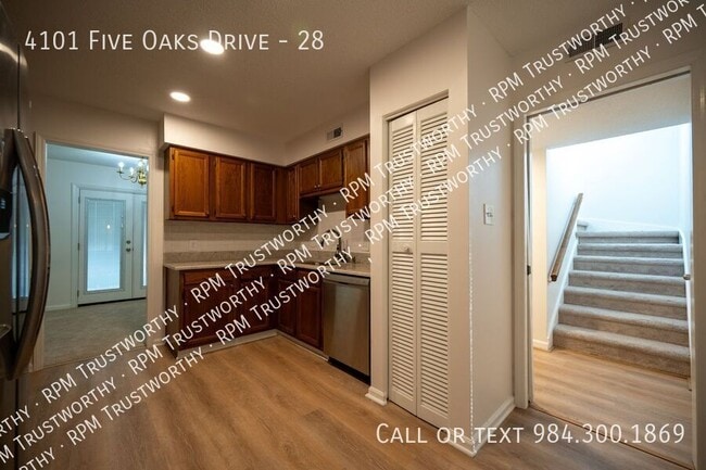 Building Photo - 4101 Five Oaks Dr