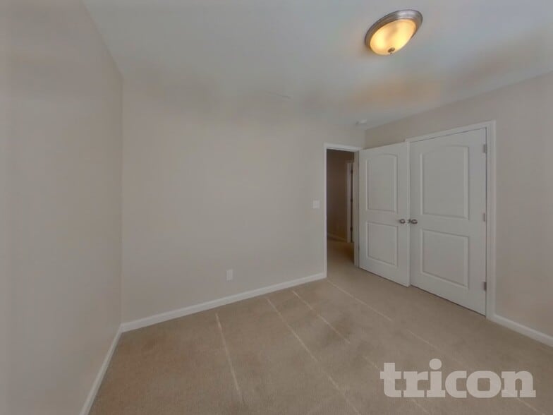 Building Photo - 809 Valley Creek Dr