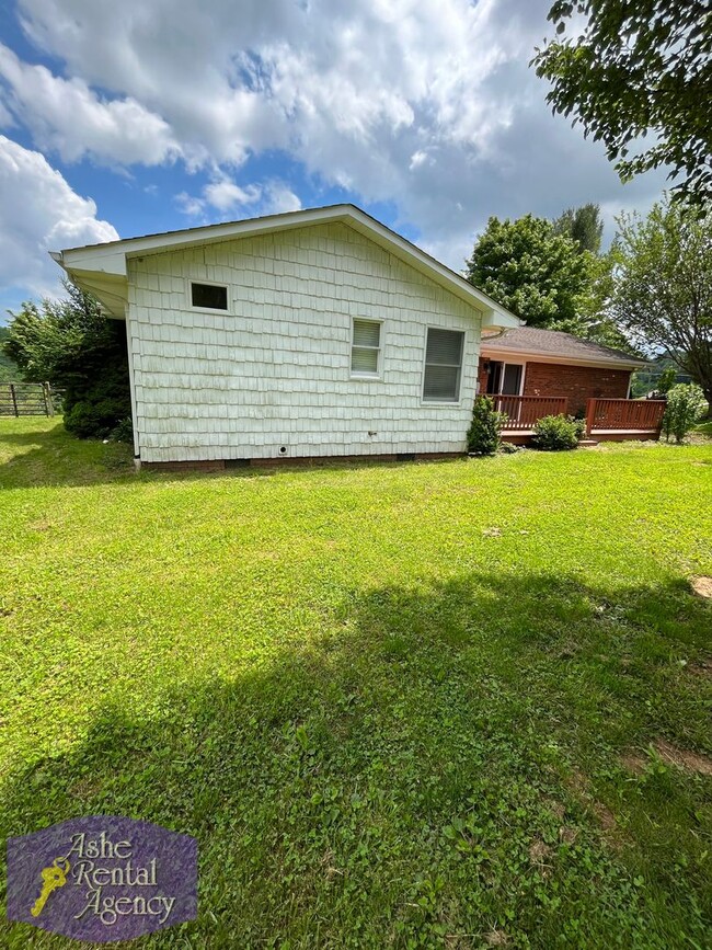 Building Photo - Charming 3bd/2ba House In West Jefferson