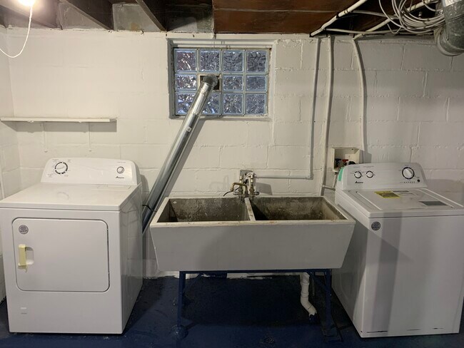 Laundry/ basement - 17130 Munich St