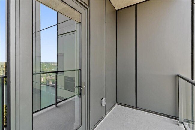 Building Photo - 44 East Ave