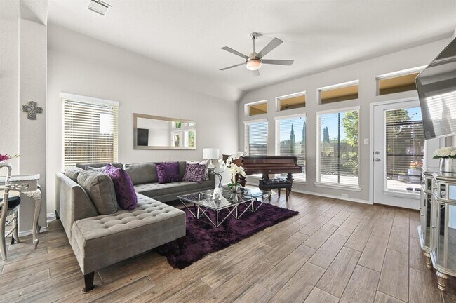Building Photo - 373 Lacey Oak Lp