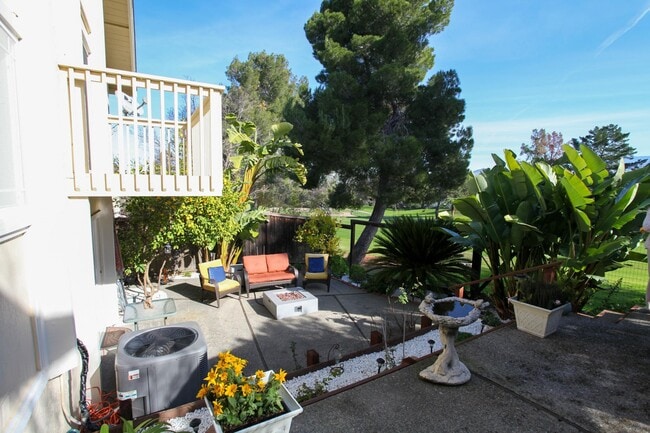 Building Photo - 1632 Siskiyou Dr