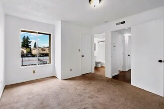Building Photo - 3701 Colonial Dr