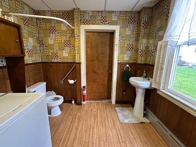 Building Photo - 3 Bedroom 1 Bathroom Myerstown Single Home