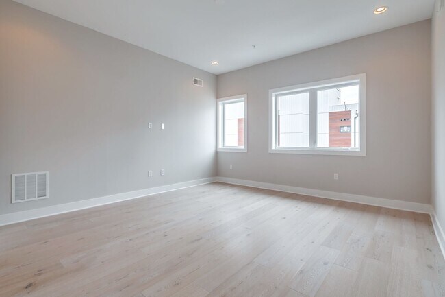 Building Photo - Northern Liberties Townhome with Parking