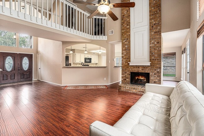 Building Photo - 602 Crestwood Dr