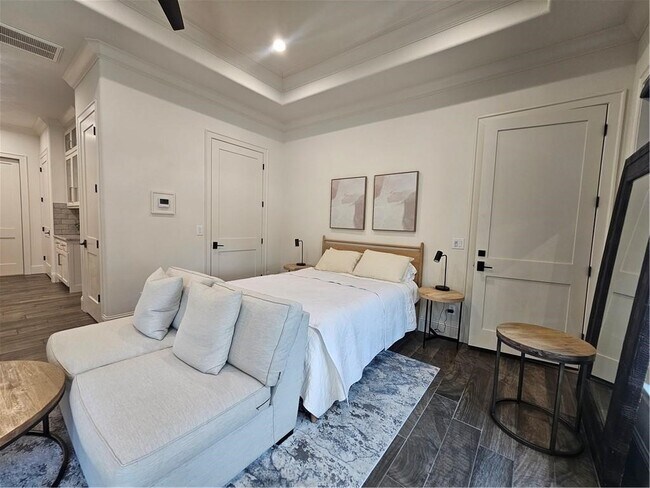 Building Photo - 97 Perth Dr