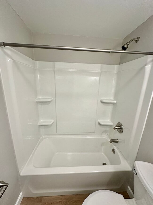 Building Photo - 305 Primrose Ln