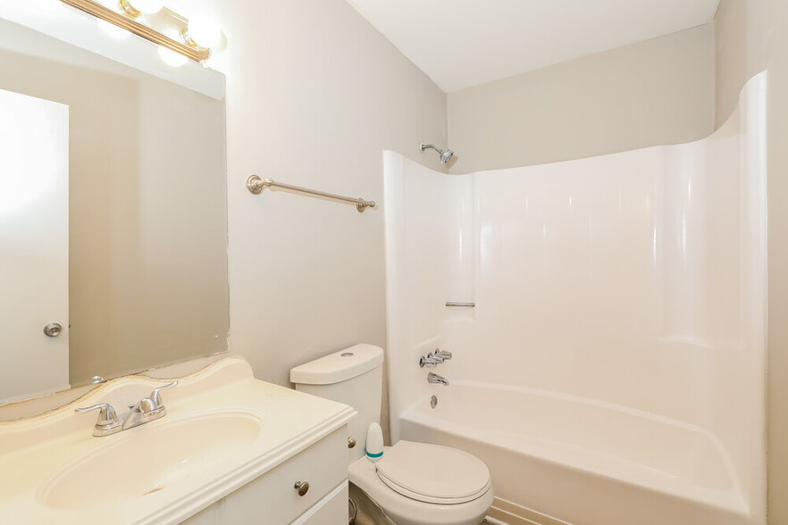 Building Photo - 8974 Sterling Ridge Ln