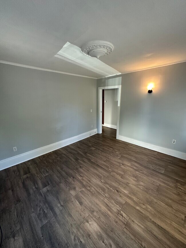 Building Photo - Louis Fountain St