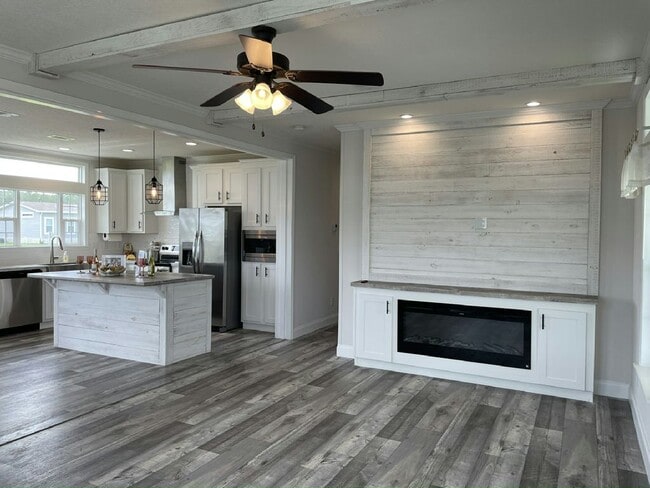 Building Photo - 34851 Silver King Dr