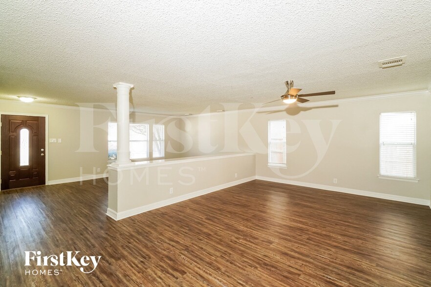 Building Photo - 14219 N Hills Village Dr