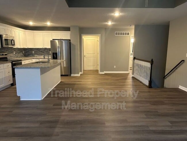 Building Photo - 605 Hillcrest St