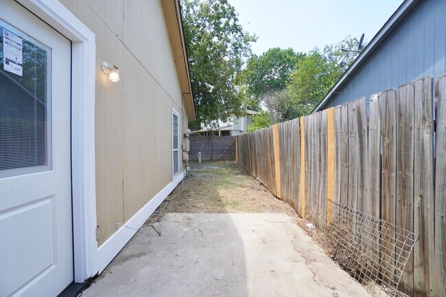 Building Photo - 508 Greenlawn Blvd