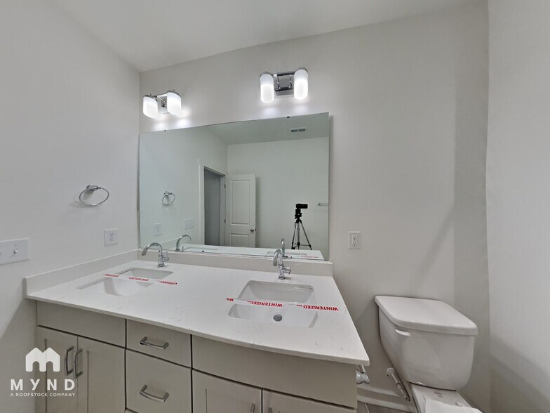 Building Photo - 928 Wainwright Ave