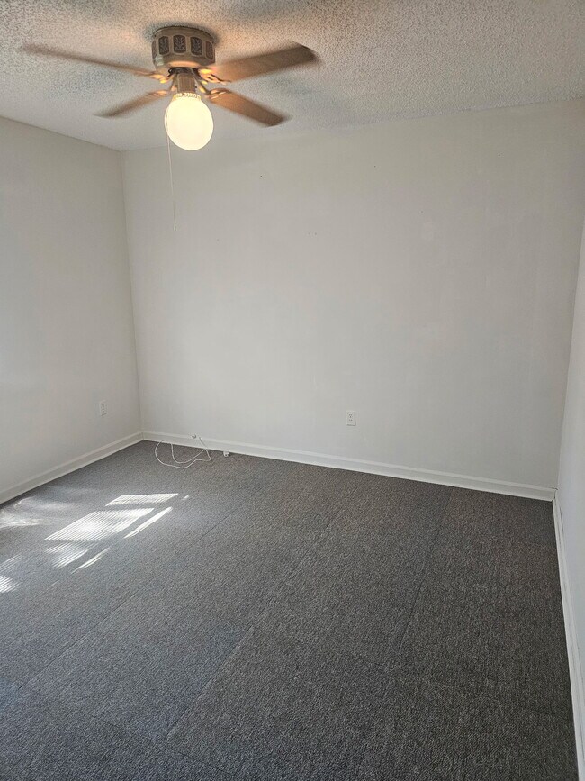 Building Photo - 6523 Diamond Leaf Ct S