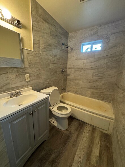 Building Photo - 5855 Clayton Dr