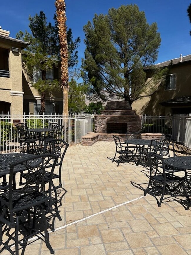 Building Photo - 3 Bedroom Condo - Gated - Summerlin - Detached Garage- New Carpet