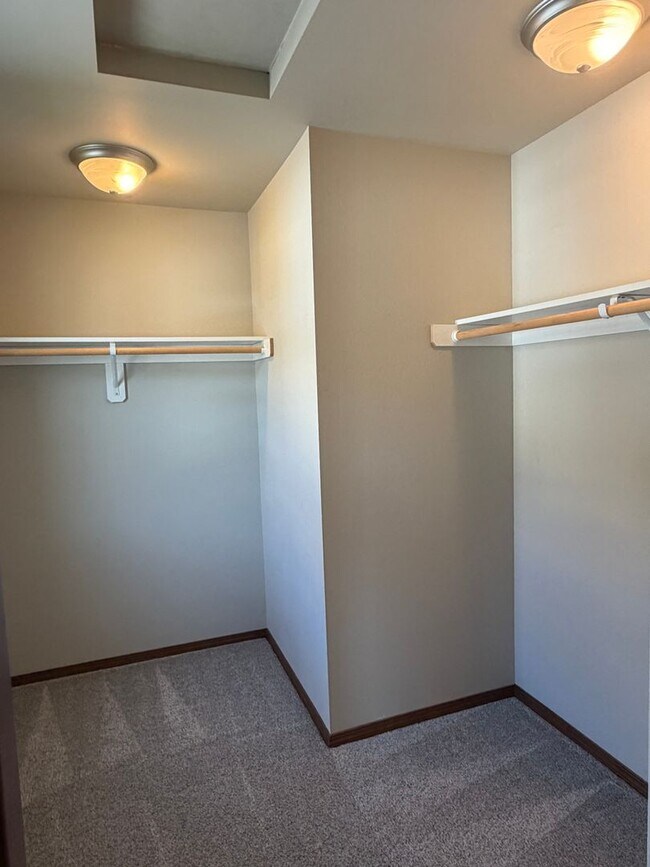 Building Photo - 352 Hammond Ln
