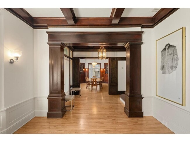 Building Photo - 2700 W Lake of the Isles Pkwy