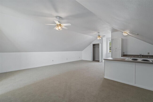 Building Photo - 401 Roy Creek Ln