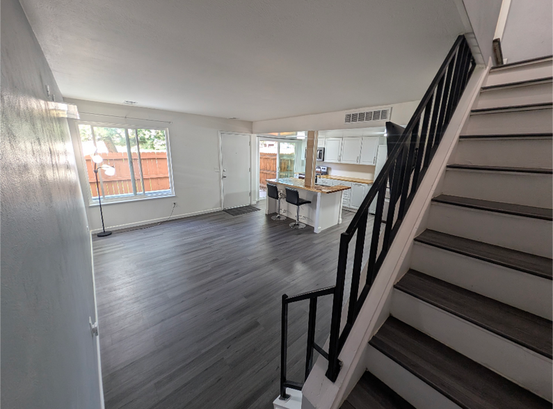 Building Photo - 7998 Chase Cir