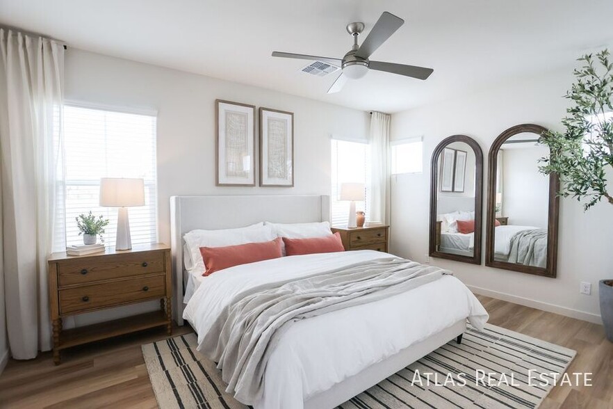 Building Photo - 6533 N 15th Dr