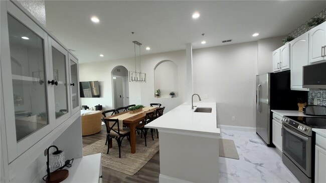 Building Photo - 6466 Cava Alta Dr