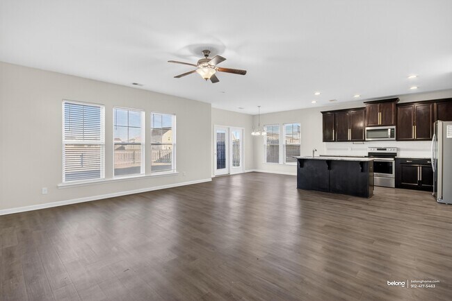 Building Photo - 98 Crystal Lake Dr