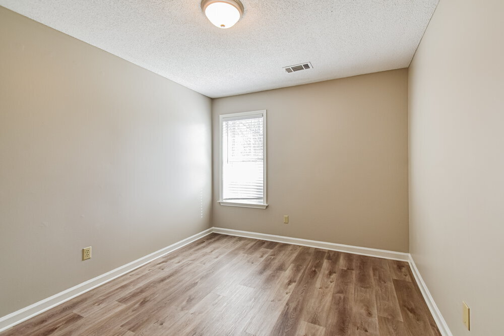 Building Photo - 1124 Dove Hollow Cir E