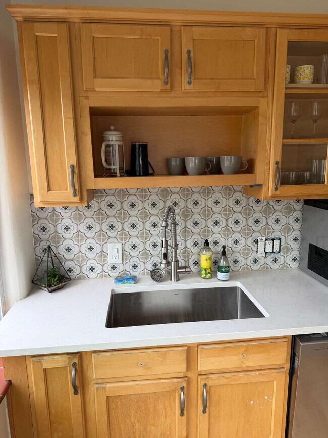 Building Photo - Spacious 4BR/2BA Home in Lakewood - Refinished Hardwoods, Updated Kitchen & Fenced Yard, Availabl...