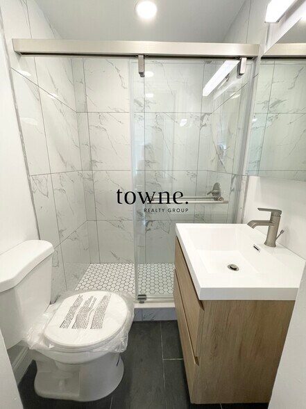 Building Photo - 215 Newbury St