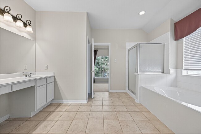 Building Photo - 16515 Cypress Thicket Dr