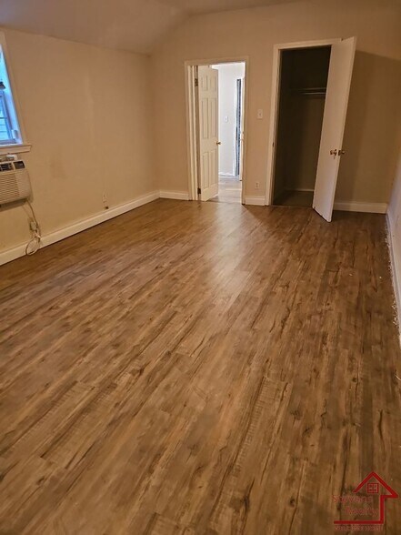 Building Photo - 1609 SW B Ave