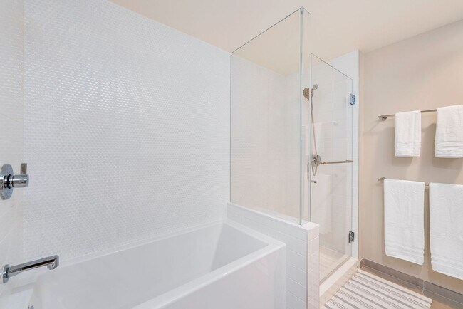 Building Photo - Sky Ala Moana (West) #3001 - Fully furnished 2 BR/2 BA/2 parking