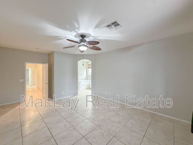 Building Photo - 203 W Cedar Dr