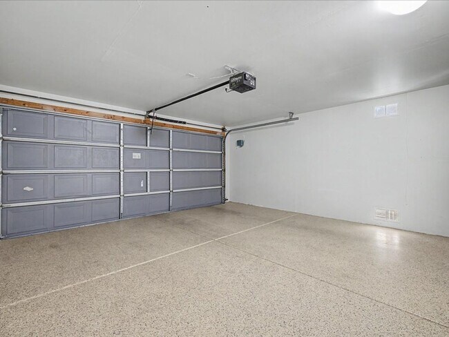Building Photo - 10451 E Vashon St