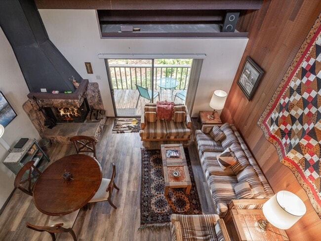 Building Photo - SKI LEASE: Townhome w/Fireplace, 2 Decks &...