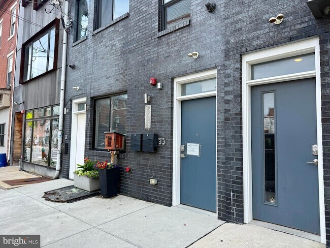 Building Photo - 2425 Frankford Ave
