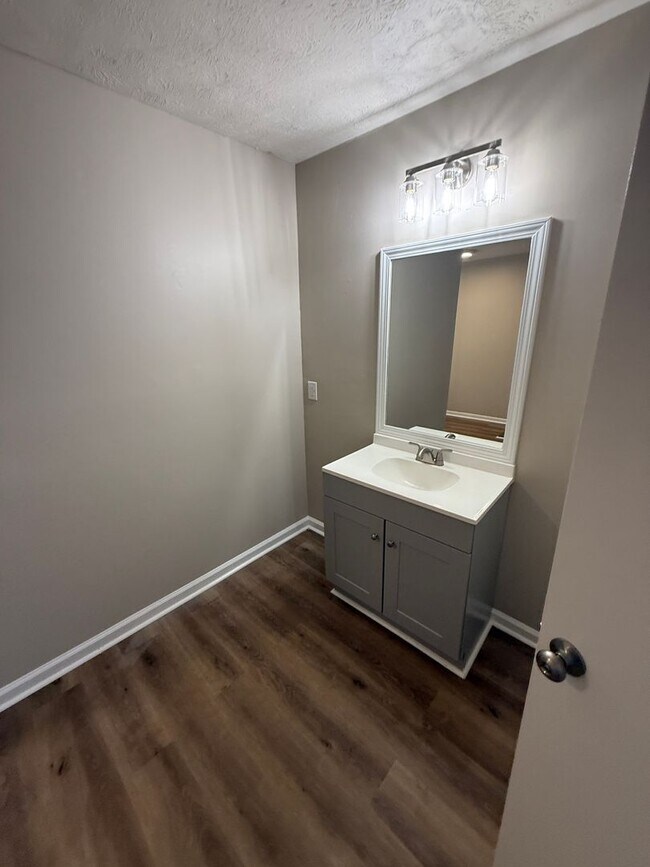 Building Photo - Classy Coral Way