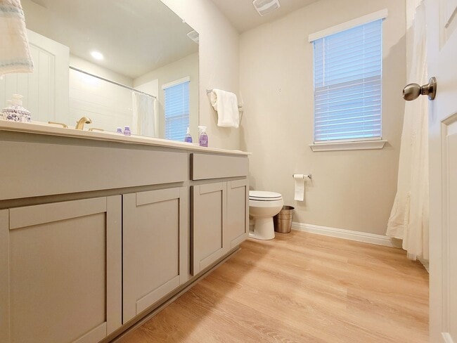 Building Photo - Spacious 4-Bedroom, 2-Bathroom Single Family Home in Austin!